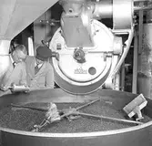 Victor Th. Engwall & Co, förlaget bakom varumärket Gevalia. Interiör från fabriken
