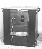 AB Skoglund & Olson. Gefle. Gjuteri och Mekanisk Verkstad. Känt för bland annat järnspisar och leksaker. Företaget startades 1874 av Erik Gustaf Skoglund och Axel Olsson. Firman blev aktiebolag 1914 och hade på 1930-talet cirka 260 anställda i produktionen och ett 30-tal på kontoret. Spis
