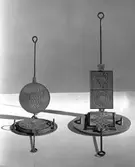 AB Skoglund & Olson. Gefle. Gjuteri och Mekanisk Verkstad. Känt för bland annat järnspisar och leksaker. Företaget startades 1874 av Erik Gustaf Skoglund och Axel Olsson. Firman blev aktiebolag 1914 och hade på 1930-talet cirka 260 anställda i produktionen och ett 30-tal på kontoret. Rånjärn
