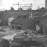 Rivning av ett magsin på Korsnäs AB. Den 20 augusti 1962.
