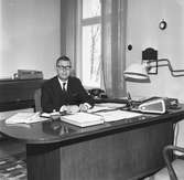Direktör Bergqvist vid skrivbordet. Korsnäs AB. Den 1 december 1965
