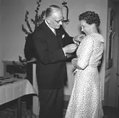 Medaljutdelning i Bomhus kyrka. Korsnäs AB