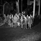 Kastets Sågverk. Barkmaskin- och Timmersorteringspersonal: Einar Jonsson, Anders Andersson, Ragnar Andersson, August Larsson, Gössta Andersson, Tore Hellström, Gustaf Eriksson, Ernst Lindblad, Einar Olsson, Anders sundkvist, Gunnar Larssson, Ivar Blad, Georg Berglind, Knut Karlsson, Olof Karlén, Julius Meistermann, Bror Svenns, Ingvar magnusson, Folke Stööp, Anton Holm och Axel Larsson. Industrierna och Samhället. 