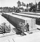 Uppställningsplats för Cementrör. Skånska Cement AB, Valbo. 27 maj 1946.