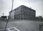 Här, i en av hörnvåningarna, låg Livförsäkringsanstalten Tryggs kontor i Kalmar, 1915.