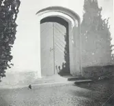 En port på Loftahammars kyrka.