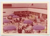 En musikkår underhåller på uteserveringen på Domus takterrass, i Kalmar, 1970.b