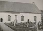 Döderhults kyrka.
Kyrkan och kyrkogården