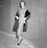 Karlskoga, bildsidan. Modevisning, m.m.
8 oktober 1955.