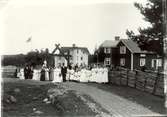 Brudparet Jansson vid porten, Lebo 1917.