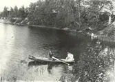 Erik Vallin, Selma o Ingeborg på utflykt med båt i Hjorted socken.