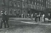 Ångkvarnen i Kalmar. Branden juli månad 1935. Byggnadens östra del, mot Elevatorkajen, kom nästan oskadd ur branden. T o m markiserna vid fönstren var oskadda.