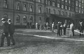 Ångkvarnen i Kalmar. Branden juli månad 1935. Byggnadens östra del, mot Elevatorkajen, kom nästan oskadd ur branden. T o m markiserna vid fönstren var oskadda.
