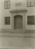 Portalen till tingshuset i Gamleby  uppförd 1828.