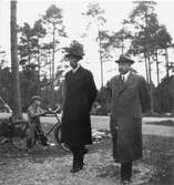 Prins Wilhelm besöker Utvalnäs i samband med sitt Gävlebesök 1938. På bilden skymtar även Landshövding Sven Lübeck.
