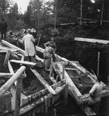 Från utgrävningarna av Björkebåten.
Arbeterna påbörjades 11 maj 1948.
