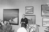 Direktör Birger Bellander, medlem i byggnadskommittén, framför en en prolog, författad av honom själv, vid invigningen av Gävle Museum den 29 september 1940.