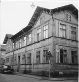 Kvarteret Nattväktaren, hörnet Kyrkogatan/ Norra Kansligatan.
Sistnämda gatudel är numera bebyggd: Tempo varuhus.