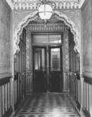 Fotodokumentation av inre entré tagna inför restaurering.
Foto: Arne Westberg, mars 1983.
