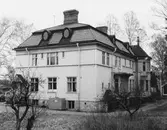 Hemgården. Miljöbild från Syd-Väst.
Södra och Västra fasaden.
