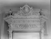 Kakelugn i mellersta rummet i S, övre våningen. (detalj)