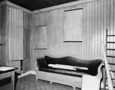 Gamla brukskontoret, Inspektorrummet.

Förvaringsskåp, kartor, skinnsoffa, stege till skåpen.

