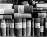 Gamla brukskontoret.

Böcker. Landstingshandlingar i första rummet.
