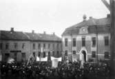 Demonstration vid Rådhuset.
