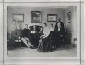 Nr 2. C J le Grand, f  7 juni 1823, död 7 mars 1902. Constance Sandström, f le Grand (Efter namnet står ett kors samt årtalet 1856. I fortsättningen markeras dödsår med ett sådant kors. Därför torde 1856 gälla födelseår.)
Konsul James Sandström, August Petersson, Tingby f 21/11 1828  +1905, Anna Petersson, f le Grand 23/5 1854  +13/5 1946. Axel le Grand, f 11/4 1850  +11/1 1929.
Betty le Grand, f Lundberg, f 24/8 1856  +16/1 1933.
Eivor Elisabeth le Grand f 23/8 1887.
Greta Elisabeth le Grand f 7/12 1892.
Repro 1986 ur Kalmar stads hembygdsförenings samling.