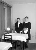 Servitriser, Lövgrens matsalar. Foto i februari 1943.

