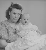 Fru Häckling. Foto i juni 1957.
