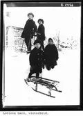 Vinterbild, Lottens barn: Oskar, Sigvard, Ture och Sigrid Sundgren.