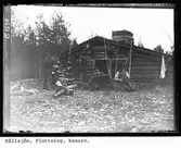 Källsjön. Flottarlag vid Källsjökasern. Mannen liggande längst fram är Ruben Hällberg.