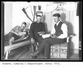 Rimsbo, tumning i bagarstugan. Foto: 1912. Johan Larsson längst till höger.