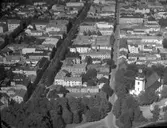 Gävle. Heliga Trefaldighetskyrkan, Drottninggatan och Nygatan. Stortorget med busstation.
