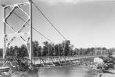 Hängbron över Ljusnan, Ljusne, Hälsingland
Skylt på bron: 