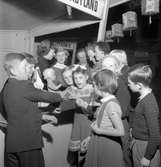 Rädda Barnen i Idrottshuset.
25 oktober 1955.
