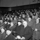 Pensionärer går på bio.
5 november 1955.