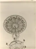 Huvudbyggningen i övre våningen. Takrosett i salongen.
Takrosett tryckta av mader pére 1828.