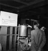 Fabriksvisning för anställdas anhöriga den 19 maj 1953.