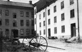 Hus med bakgård.