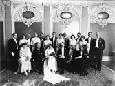 Socitetsbröllop på Grand Hotel. Herr Fries gifter sig med Fröken Bohlin.