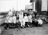 Skolklass vid Botarsbo skola, Valö socken, Uppland