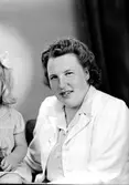 Widlund, Marielund 25. Den 11 juli 1944. Del av ett grupporträtt


