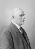 J. A. Hiller. (Enligt 1930 års adresskalender: Luthergatan 18).
