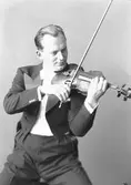 Erik Sjöqvist, kapellmästare och violinist i Lac Rameau´s kvartett. September 1936.