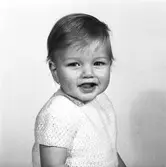 Fru Britt Jonsson. Foto av barn. Norra Hospitalsgatan 11, Gävle. Den 17 november 1967