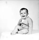 Fru Inger Melin, Södra Åsvägen 24, Hilleby. Foto av pojke. Den 14 december 1967



