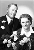 Brudparet Petrus Holmgren Långgatan 40, Uplands-Bodarna. 21 oktober 1944.