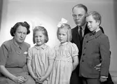 Familjen Stadsveterinär R. Gullbrandsson i Gävle.         10 december 1944.